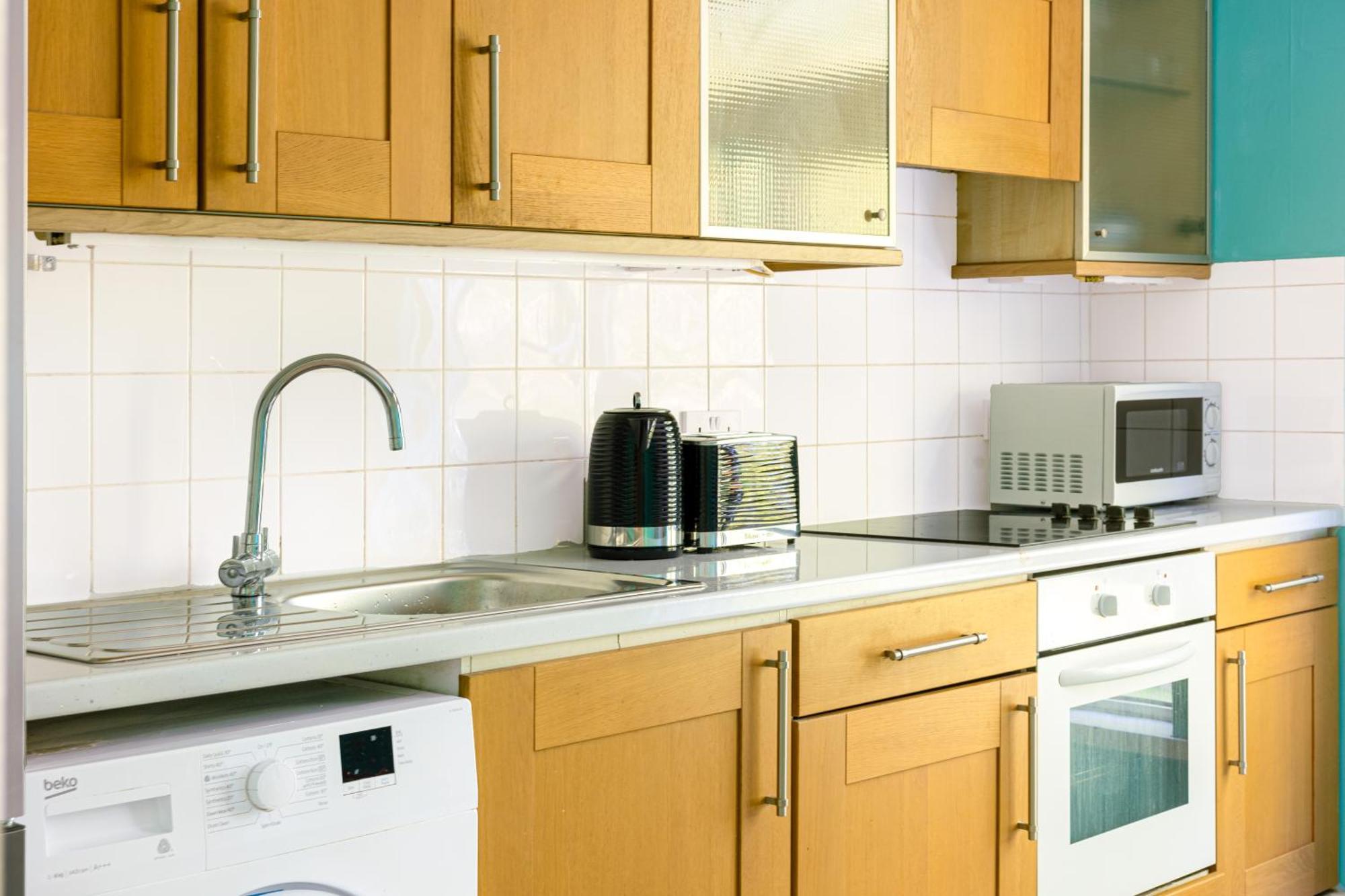 Magnificent 3Br Apt With Balcony London Exterior photo